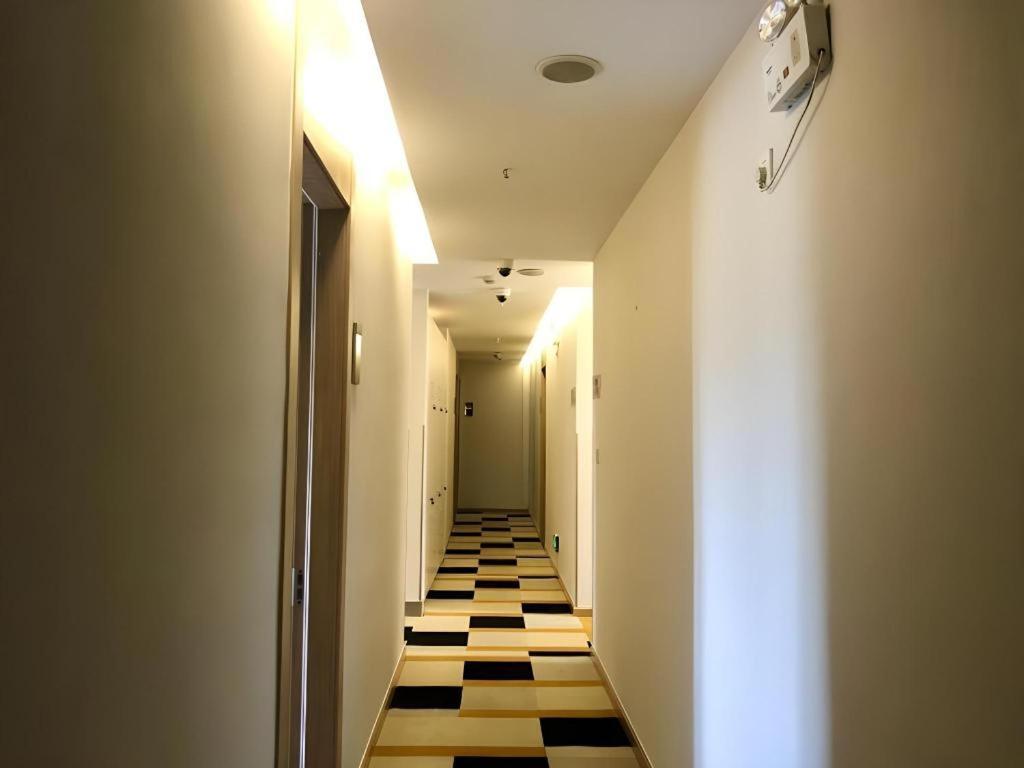 Hotel Shell Minhang District Wenjing Road Metro Station Shanghai