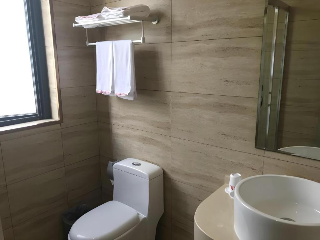 Hotel Shell Minhang District Wenjing Road Metro Station 2*