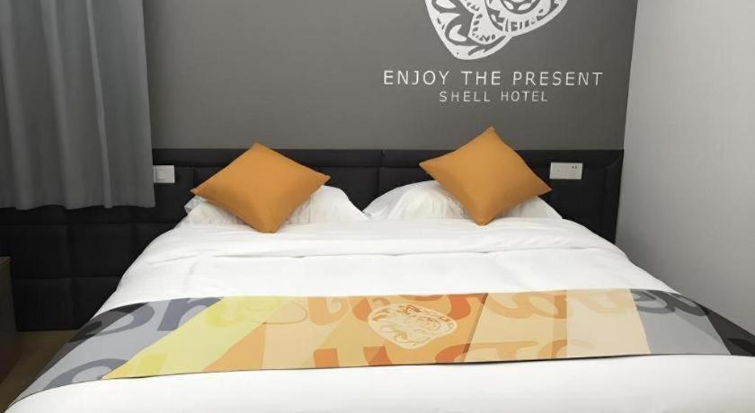 Shell Minhang District Wenjing Road Metro Station Hotel