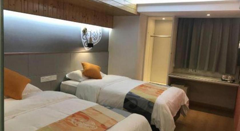 Shell Minhang District Wenjing Road Metro Station Hotel 2*