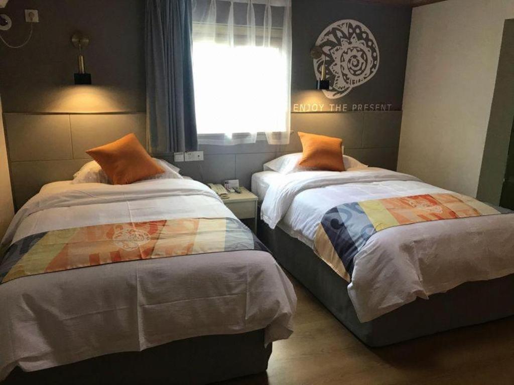Hotel Shell Minhang District Wenjing Road Metro Station 2*