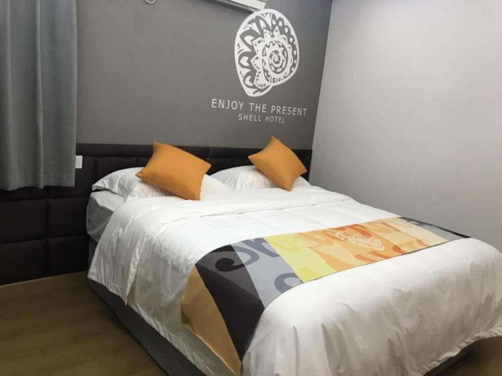 Shell Minhang District Wenjing Road Metro Station Hotel 2*