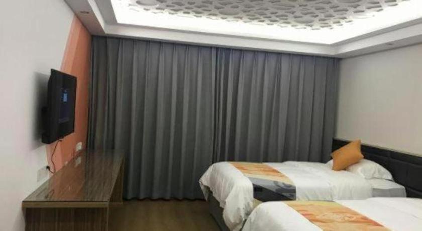 Shell Minhang District Wenjing Road Metro Station 2*