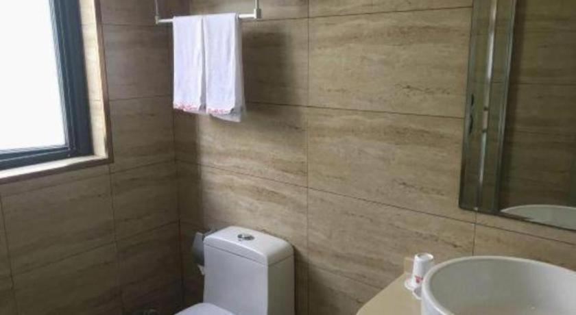Shell Minhang District Wenjing Road Metro Station Hotel 2*