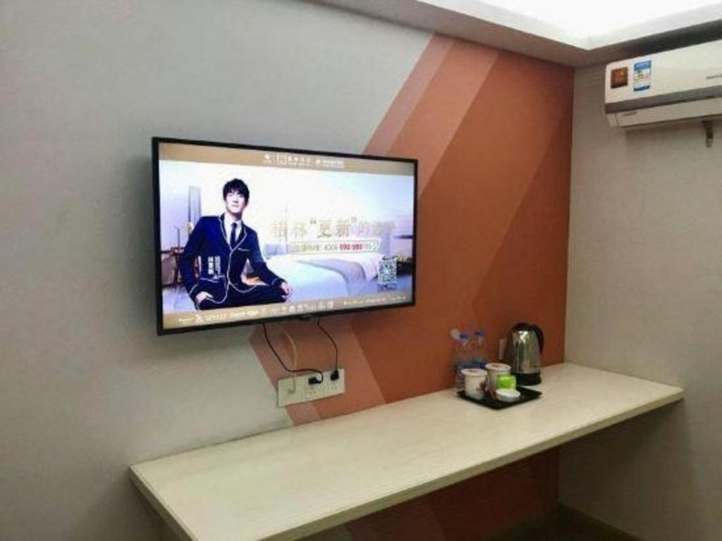 Shell Minhang District Wenjing Road Metro Station 2*
